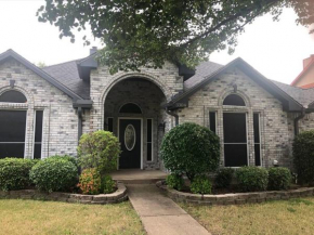 Gorgeous 4 bedroom with electric gate!